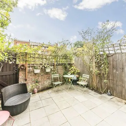 Rent this 3 bed apartment on Fitwilliam Court in Little Green, London