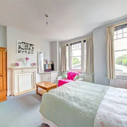 Rent this 3 bed apartment on 206 Stephendale Road in London, SW6 2PP