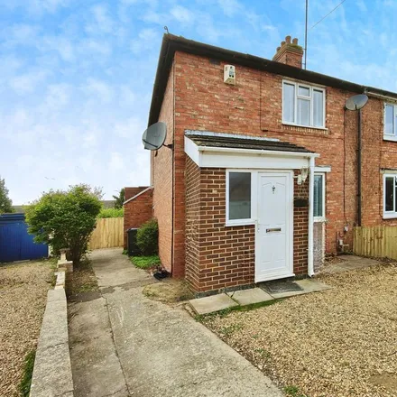 Rent this 3 bed duplex on Station Road in West Northamptonshire, NN3 9DS