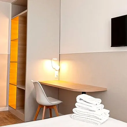 Rent this 8 bed room on Madrid in Departamento de Recursos Humanos (AEAT), Calle de Lérida