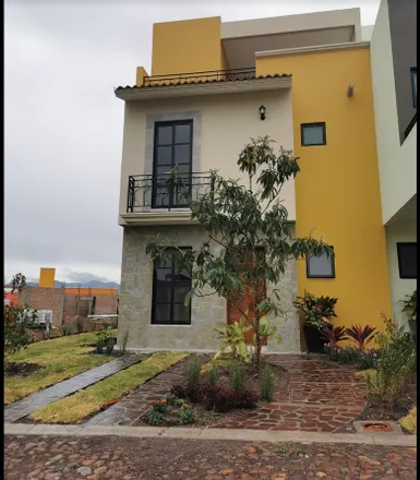 Buy this studio house on La Puzzleria in Calle Conde del Canal, Zona Centro
