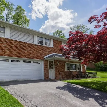 Buy this 3 bed house on 2656 Eastwood Drive in East York, Springettsbury Township