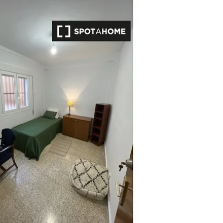 Rent this 4 bed room on Fundación Euroárabe de Altos Estudios in Calle San Jerónimo, 27
