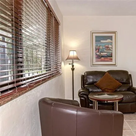 Image 4 - 841 Northeast 10th Street, Hallandale Beach, FL 33009, USA - Apartment for rent