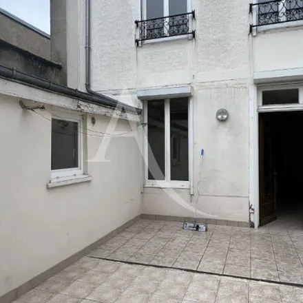 Image 7 - 2 Rue Félix Desnoyers, 45170 Neuville-aux-Bois, France - Apartment for rent