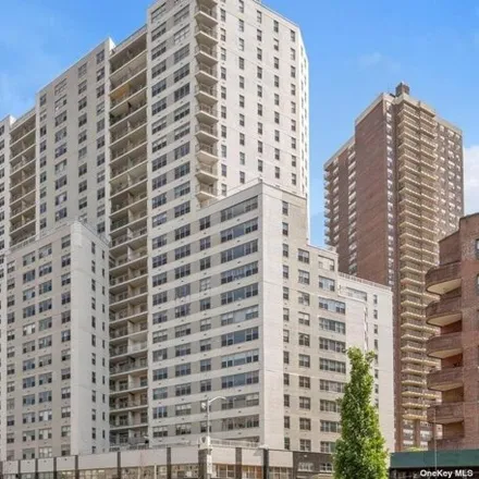 Image 1 - Silver Towers, Queens Boulevard, New York, NY 11415, USA - Apartment for sale