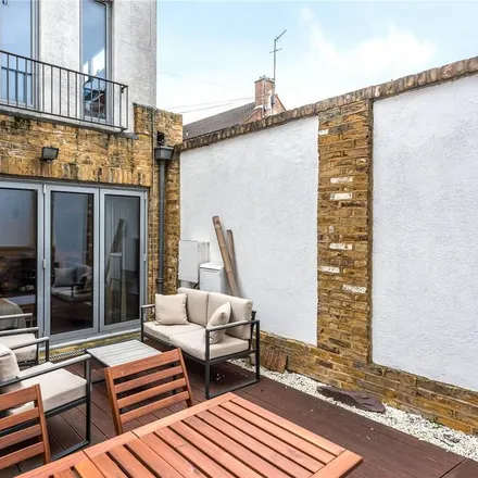 Image 3 - St Clements Street, London, N7 8BQ, United Kingdom - Townhouse for rent