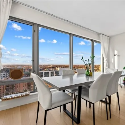 Image 5 - Flushing Commons South, 138-35 39th Avenue, New York, NY 11354, USA - Condo for sale