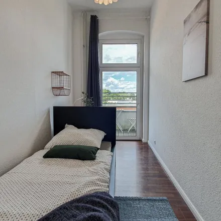 Rent this 6 bed room on Am Schäfersee 51 in 13407 Berlin, Germany