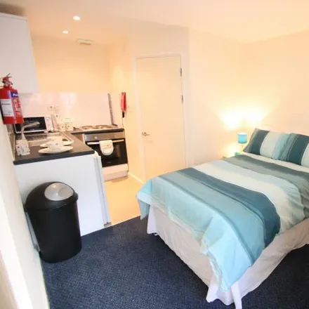 Rent this studio apartment on 8 St Lawrence Road in Plymouth, PL4 6HR