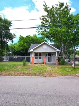 Buy this 2 bed house on 3383 Cochran Street in Houston, TX 77009