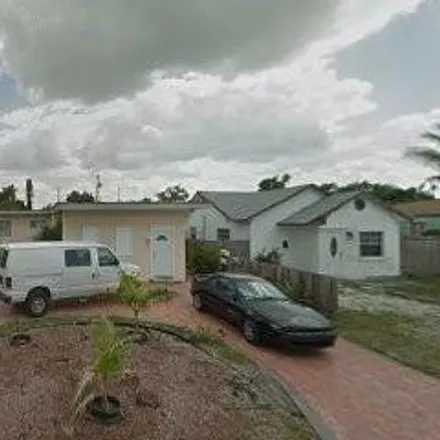 Buy this studio duplex on 2204 McKinley Street in Hollywood, FL 33020