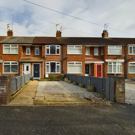 Buy this 2 bed townhouse on 424 Wold Road in Hull, HU5 5QD