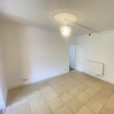 Image 3 - Charnwood Grove, West Bridgford, NG2 7NT, United Kingdom - Apartment for rent