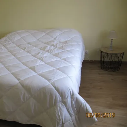 Rent this 2 bed house on 79290 Saint-Martin-de-Sanzay