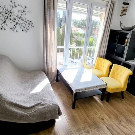 Rent this 2 bed apartment on Six-Fours-les-Plages in Boucle de la Cantarelle, 83140 Six-Fours-les-Plages