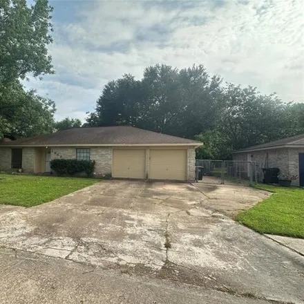 Buy this 3 bed house on 1609 Live Oak Hollow Street in Pearland, TX 77581