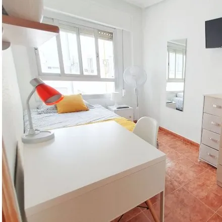Rent this 5 bed room on Col·legi d'Educació Infantil i Primària Jaume I in Carrer de Jeroni de Montsoriu, 21
