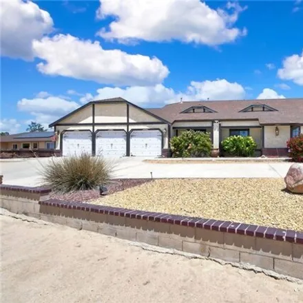 Image 2 - 13869 Olathe Road, Apple Valley, CA 92307, USA - House for sale