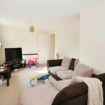 Image 2 - Autumn Drive, London, SM2 5BA, United Kingdom - Apartment for rent