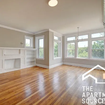 Rent this 3 bed apartment on 1042 N Kedzie Ave