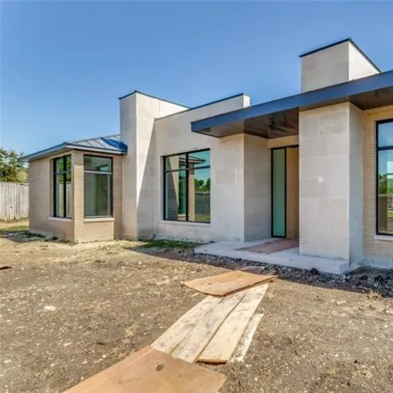 Image 3 - 4501 North Lindhurst Avenue, Dallas, TX 75229, USA - House for sale