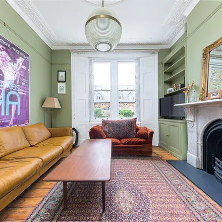 Rent this 6 bed apartment on St Augustine's Path in London, N5 2DR