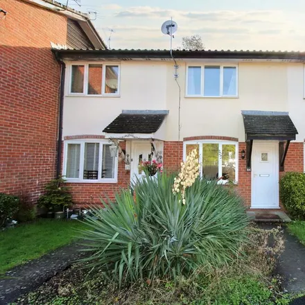 Rent this 2 bed townhouse on Nightingale Close in Farnborough, GU14 9QH