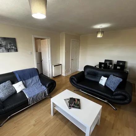 Rent this 2 bed apartment on The Cricketers in Leeds, LS5 3RL