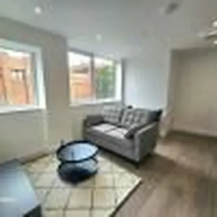 Image 3 - 2 South Parade, Wakefield, WF1 1LR, United Kingdom - Apartment for rent