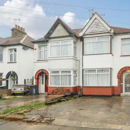 Buy this 3 bed duplex on Royston Avenue in Southend-on-Sea, SS2 5LA