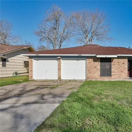 Buy this 3 bed house on 164 Hickory Street in Lake Jackson, TX 77566
