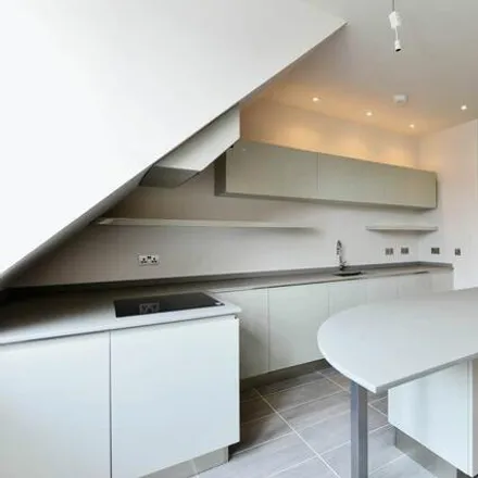 Image 2 - Heath Drive, London, NW3 7RA, United Kingdom - Apartment for rent