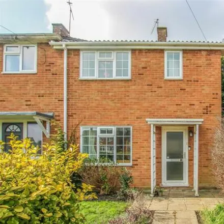 Buy this 2 bed house on Cotswold Gardens in Hutton, CM13 1RF