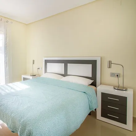 Rent this 5 bed house on El Campello in carrer Alcalde Such Gregori, 03550 el Campello