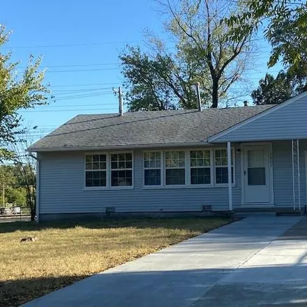Rent this studio house on 3822 East Pine Place in Tulsa, OK 74115