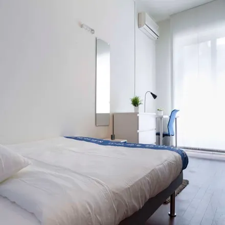 Rent this 6 bed room on Via Cesare Balbo in 27, 20141 Milan MI