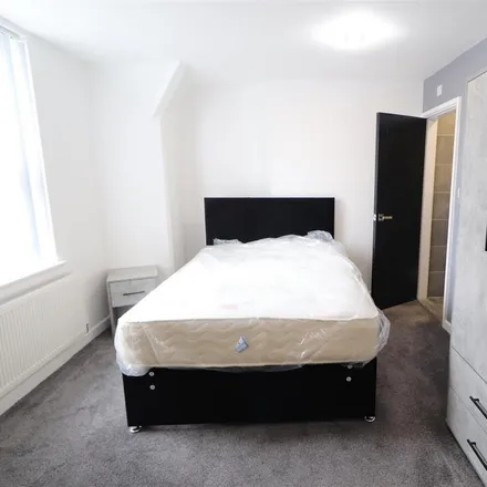 Rent this studio apartment on 37 Barras Lane in Coventry, CV1 3BW