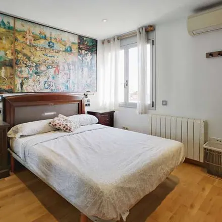 Rent this 3 bed apartment on Farmàcia Villar Mateo in Fernando del, Carrer de Wellington