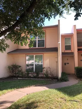 Image 1 - 528 Valley Park Drive, Garland, TX 75043, USA - Townhouse for sale