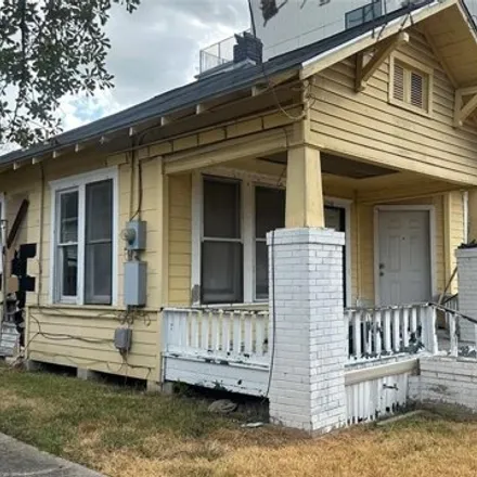 Buy this 2 bed house on 1743 Shearn Street in Houston, TX 77007