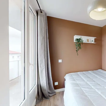 Rent this 3 bed room on 80 Rue Anatole France in 63000 Clermont-Ferrand, France