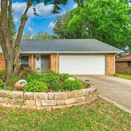 Rent this 3 bed house on 819 Yellowstone Drive in Grapevine, TX 76051
