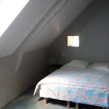 Rent this 2 bed house on 12200 Saint-Rémy