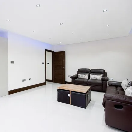 Image 3 - Water Gardens (1-47), Burwood Place, London, W2 2UT, United Kingdom - Apartment for rent