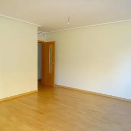 Rent this 1 bed apartment on Calle de Bernardino Montañés in 37, 50017 Zaragoza