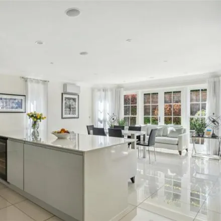Image 3 - Valley Road, Chorleywood, WD3 4BL, United Kingdom - House for sale