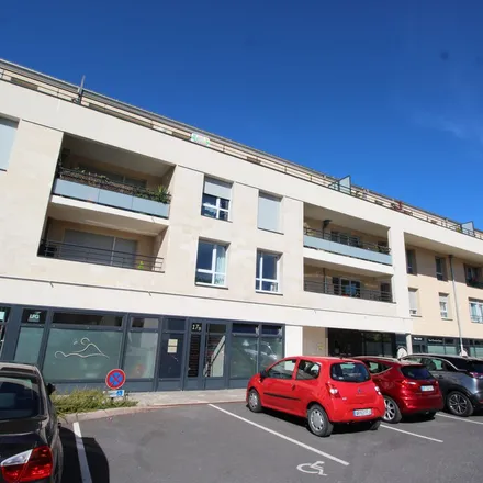 Rent this 2 bed apartment on 14 Rue de Trois Puits in 51350 Cormontreuil, France