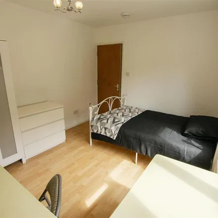 Rent this 5 bed apartment on Fladbury Place in Selly Oak, B29 6SF