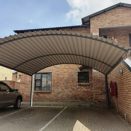 Image 4 - Mall at Newmarket, Heidelberg Road, Raceview, Gauteng, 1449, South Africa - Townhouse for rent
